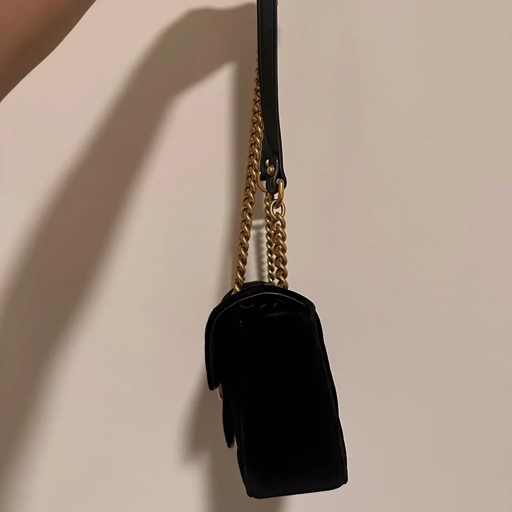 GUCCI Velvet GG Marmont Small Metelasse Shoulder Bag - Picture 4 of 10